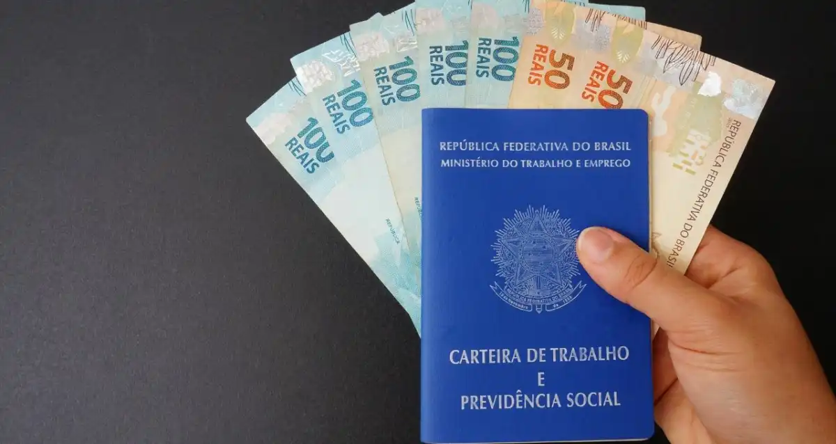 Por que a 2ª parcela do 13º salário é menor? Entenda os descontos aplicados