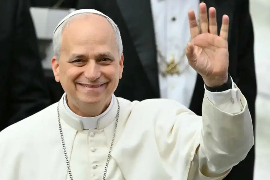 Papa Leão XIV retoma horário tradicional da Missa do Galo 