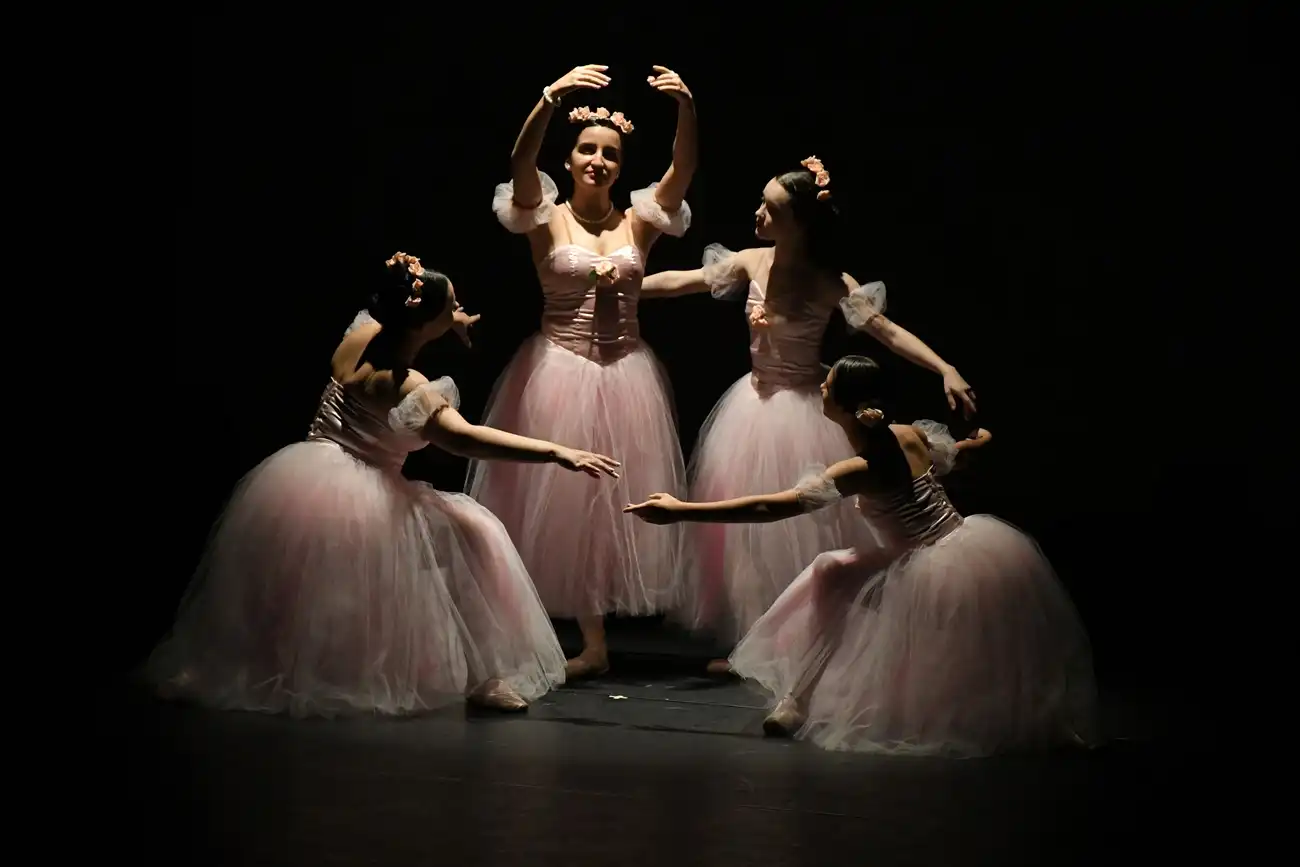 Espetáculo de final de ano da Academia Hispalis no Teatro Colinas