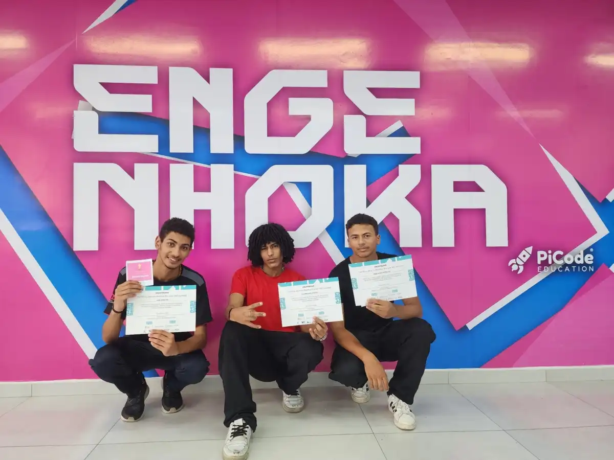 Alunos de Santana do Parnaíba criam projetos de robótica com materiais recicláveis