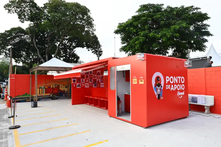 Motoristas por app ganham espaço para refeições e descanso em São José dos Campos