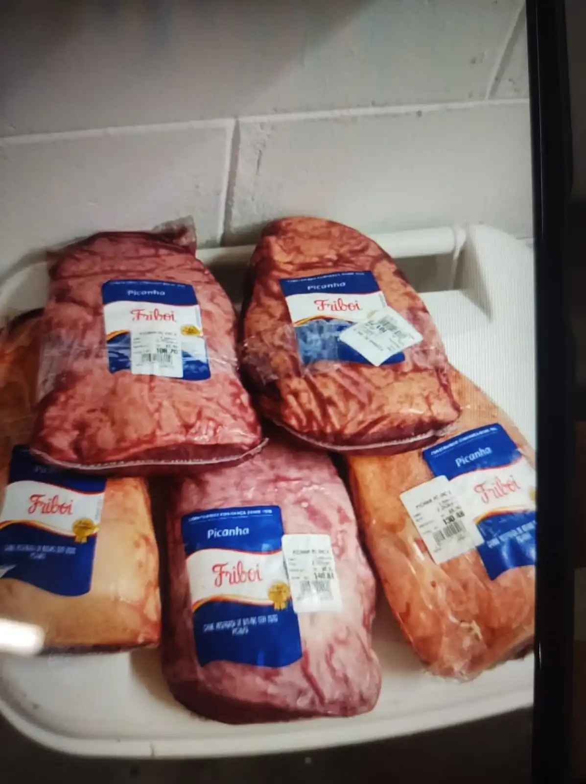 Mulher é presa após furtar peças de picanha em supermercado atacadista