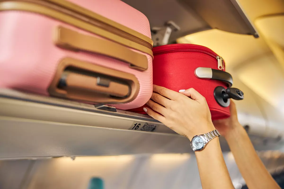 Procon questiona companhias aéreas por cobrança da bagagem de mão
