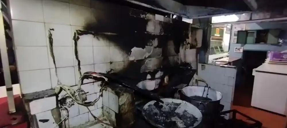 Pastelaria do Seu Chico pega fogo na manhã desta segunda (27) em Taubaté