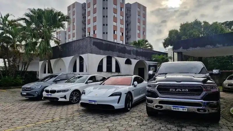 Operação policial apreende carros de luxo e bloqueia mais de R$ 27 mi em bens
