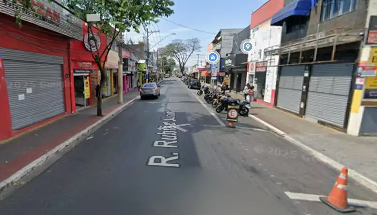 Ambulante destrói carrinho após abordagem da fiscalização em São José dos Campos