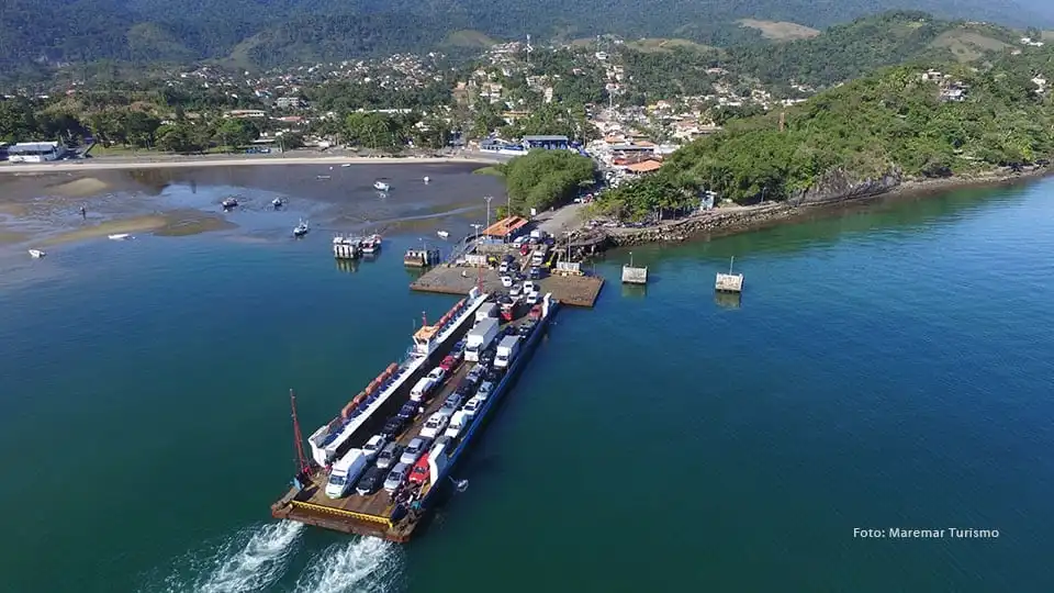 Tempo de espera na balsa ultrapassou três horas em Ilhabela
