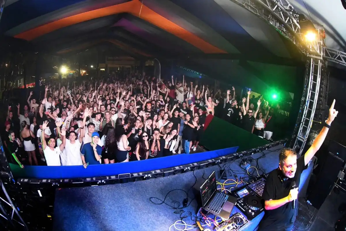 14ª Edição do Carnaval do Clube Santa Rita promete agitar São José com mais de 60 horas de música e atrações para a família