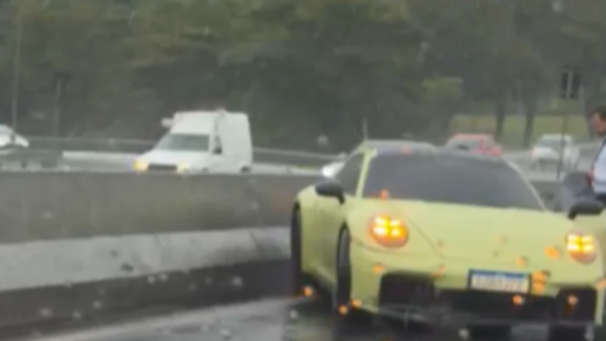 Porsche derrapa no Anel Viário na tarde desta segunda (14)