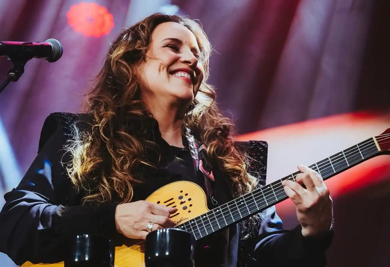 Ana Carolina apresenta turnê comemorativa em São José neste sábado 