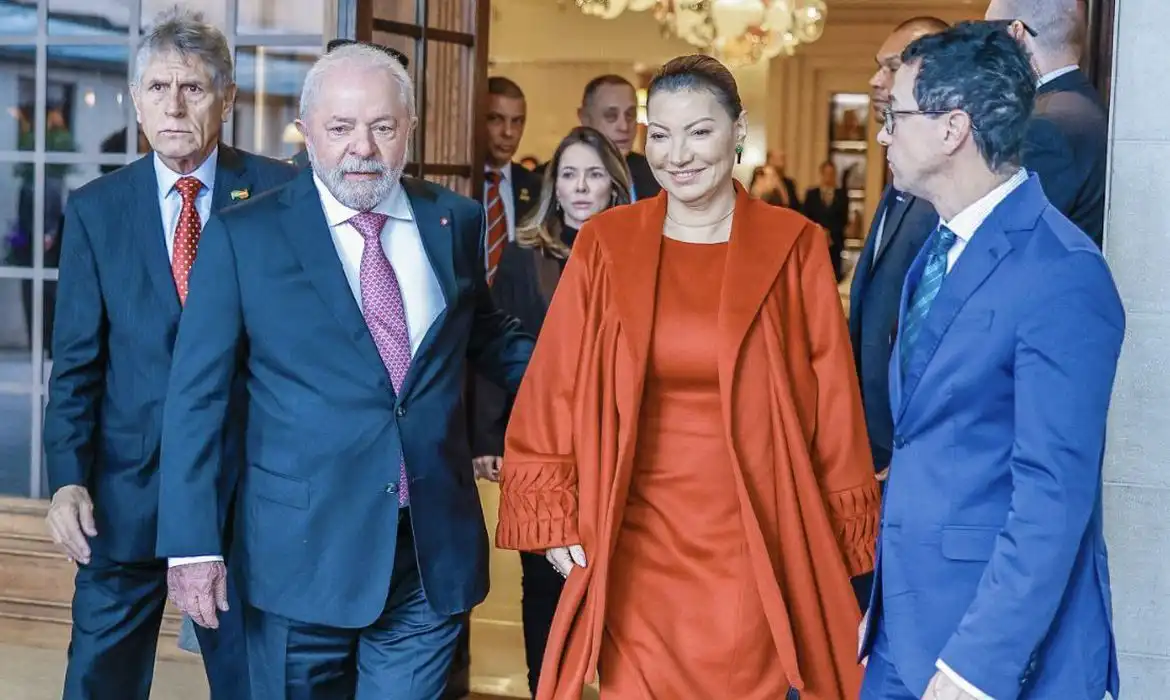 Viagem do Governo Lula para coroação de Rei Charles III custou R$ 3 milhões