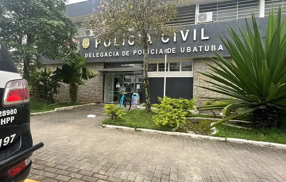 Homem bate em ex-namorada, rouba sua moto e se entrega à Polícia horas depois