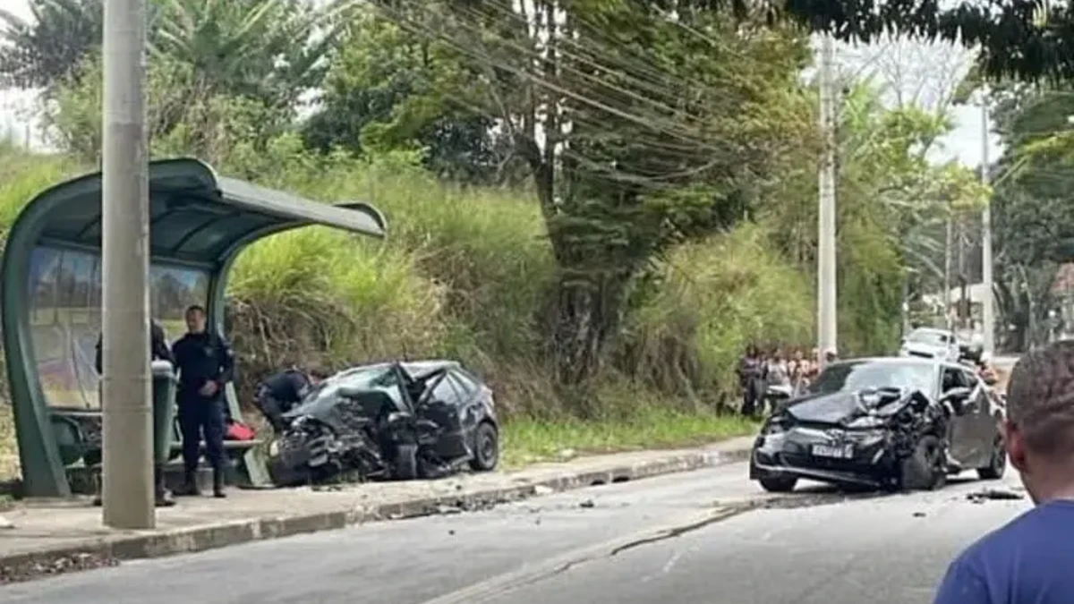 Acidente entre dois carros deixa uma pessoa morta e três feridas no Putim