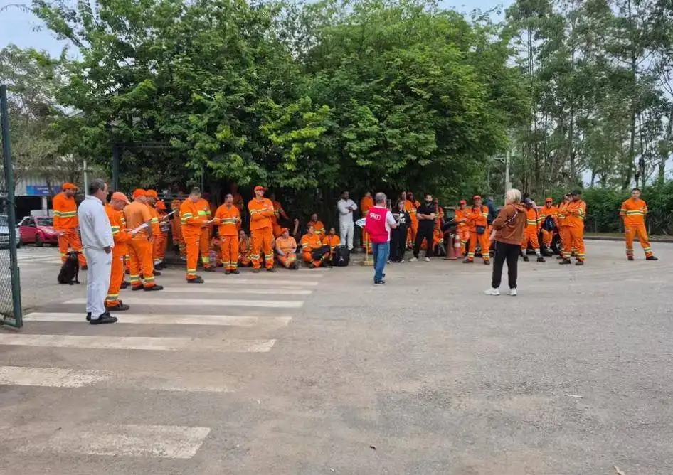 Sem opção, funcionários em experiência da Urbam estão trabalhando à exaustão para cobrir greve