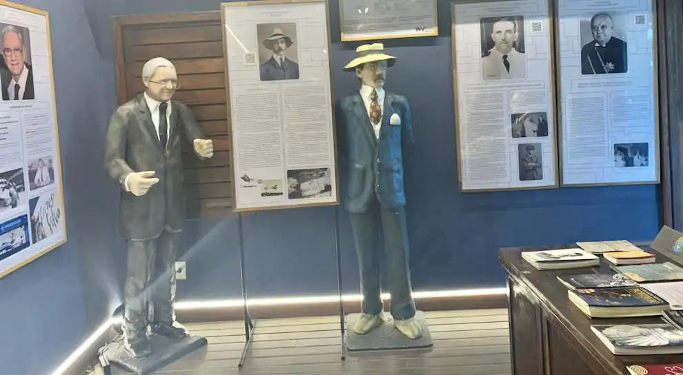 Ozires Silva é eternizado com estátua que ficará exposta no acervo do Museu EPCAR no Ceará