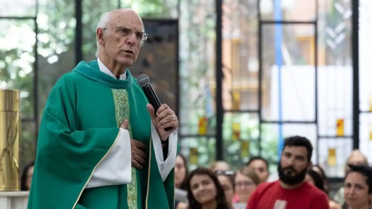 Padre Júlio Lancelotti é impedido de transmitir missas e pode deixar paróquia em SP