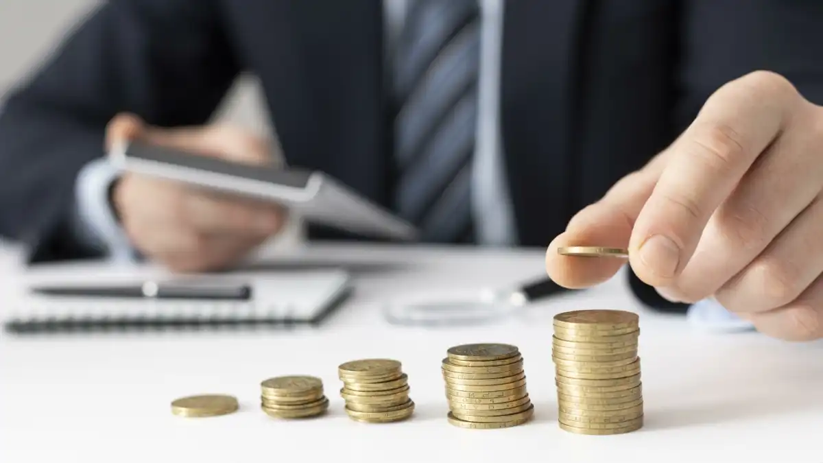 É POSSÍVEL ECONOMIZAR GANHANDO POUCO? CONFIRA ALGUMAS ESTRATÉGIAS PARA FAZER O DINHEIRO RENDER