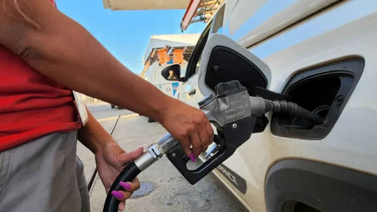 Gasolina com 32% de etanol começa a chegar aos postos neste sábado; veja o que muda para os carros