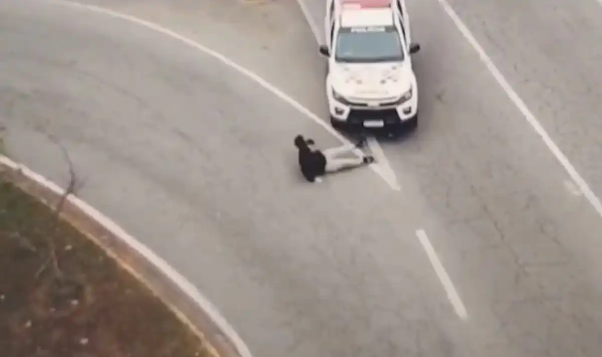 Viatura da Polícia atropela suspeito durante perseguição em Jacareí