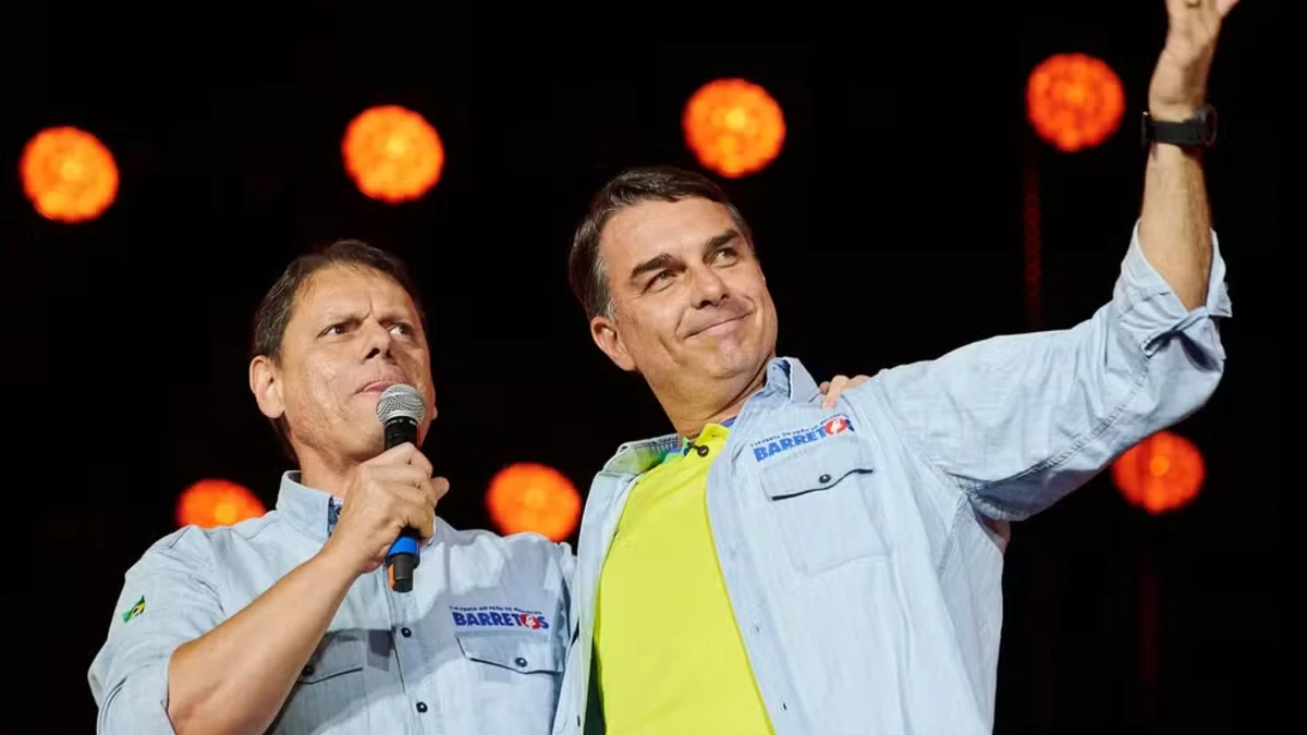 Flávio Bolsonaro e Tarcísio farão motociata em São José dos Campos