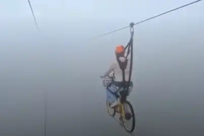 Influenciadora vive momentos de tensão após ficar suspensa em atração turística em Campos do Jordão
