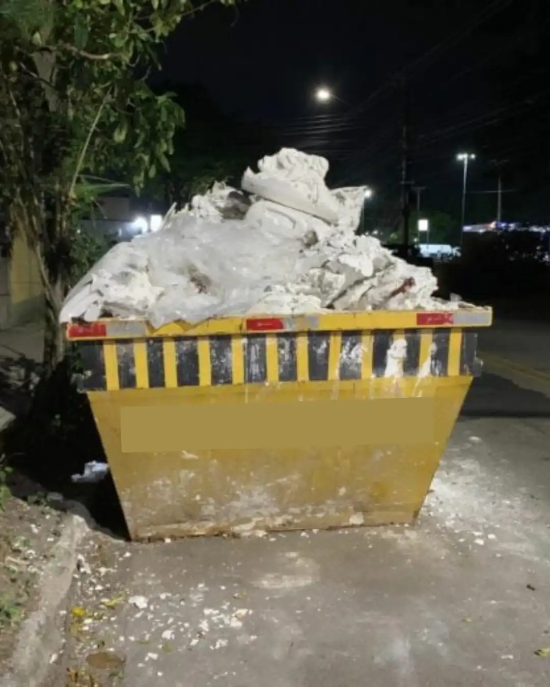 Dois fetos são encontrados em uma caçamba de entulhos em Jacareí