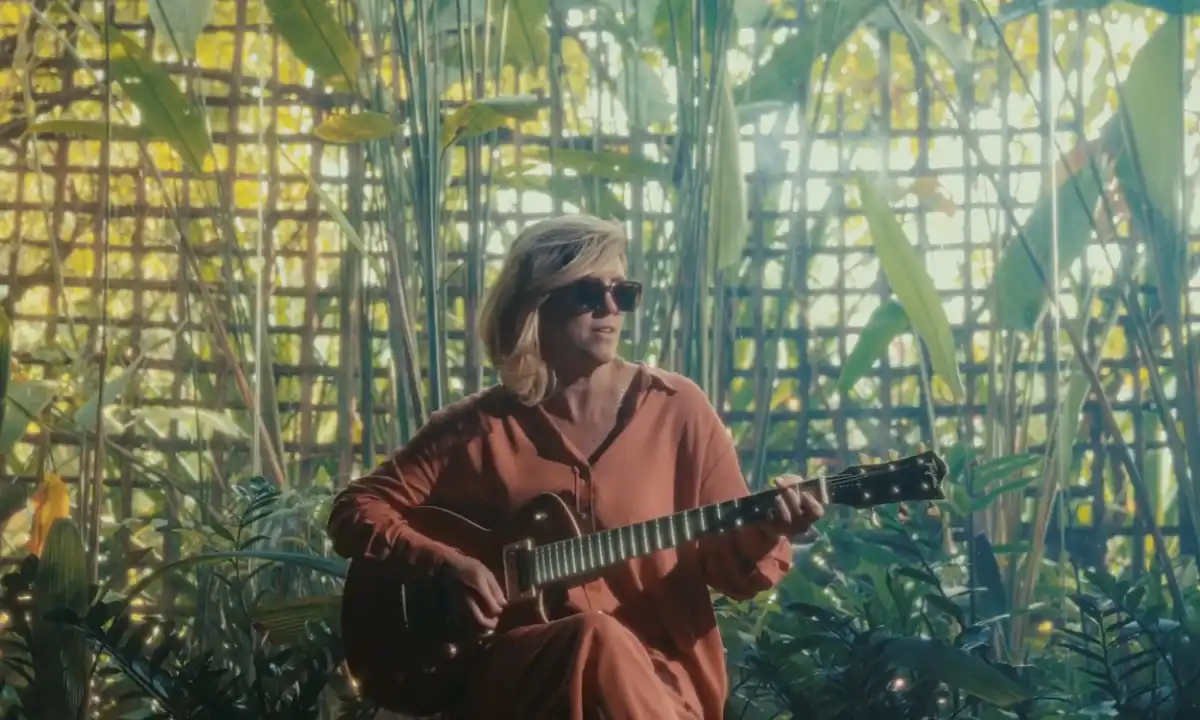 Priscilla Coutto regrava música “Primeiros Erros” com Rafael Barreto e lança clipe
