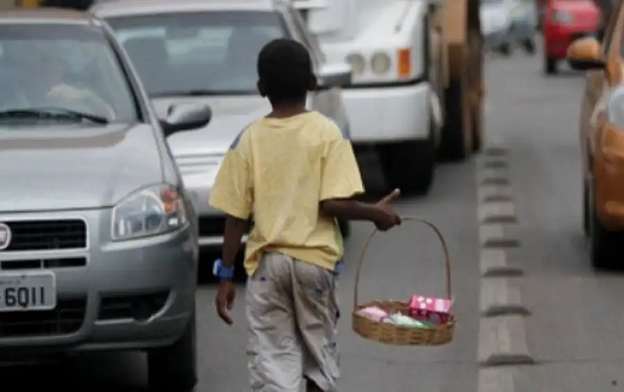 Trabalho infantil no Brasil cai 21,4% em oito anos, mas aumento entre adolescentes preocupa