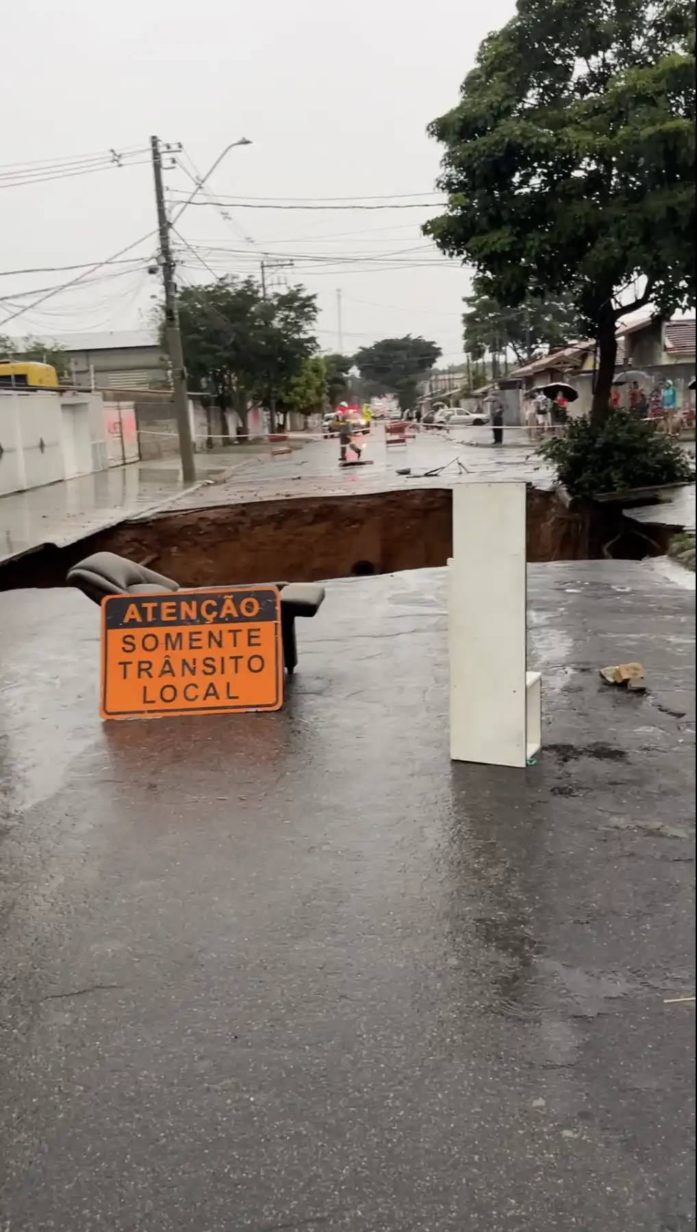 Nova cratera se abre na Zona Sul de São José dos Campos
