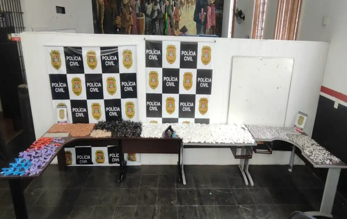 Polícia estoura “casa bomba” em Pindamonhangaba e apreende mais de R$ 200 mil em drogas