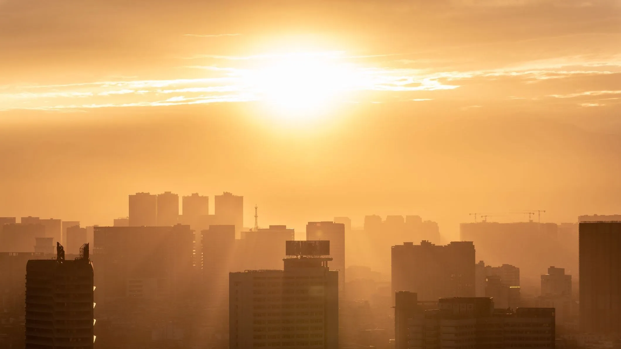 Calor e tempo seco devem permanecer até sábado; médicos chamam atenção para riscos à saúde