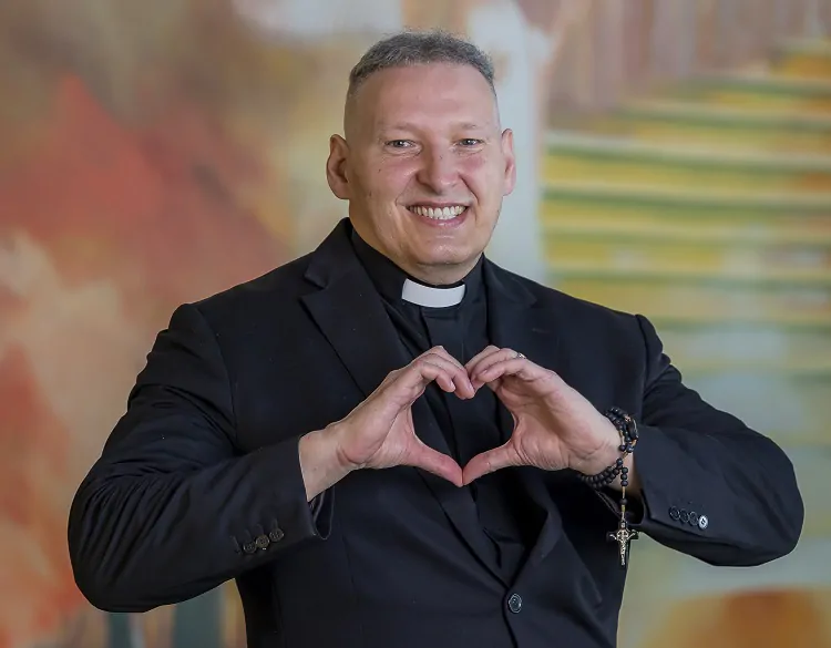 Padre Marcelo Rossi realiza sessão de autógrafos do livro Amorização no Vale Sul