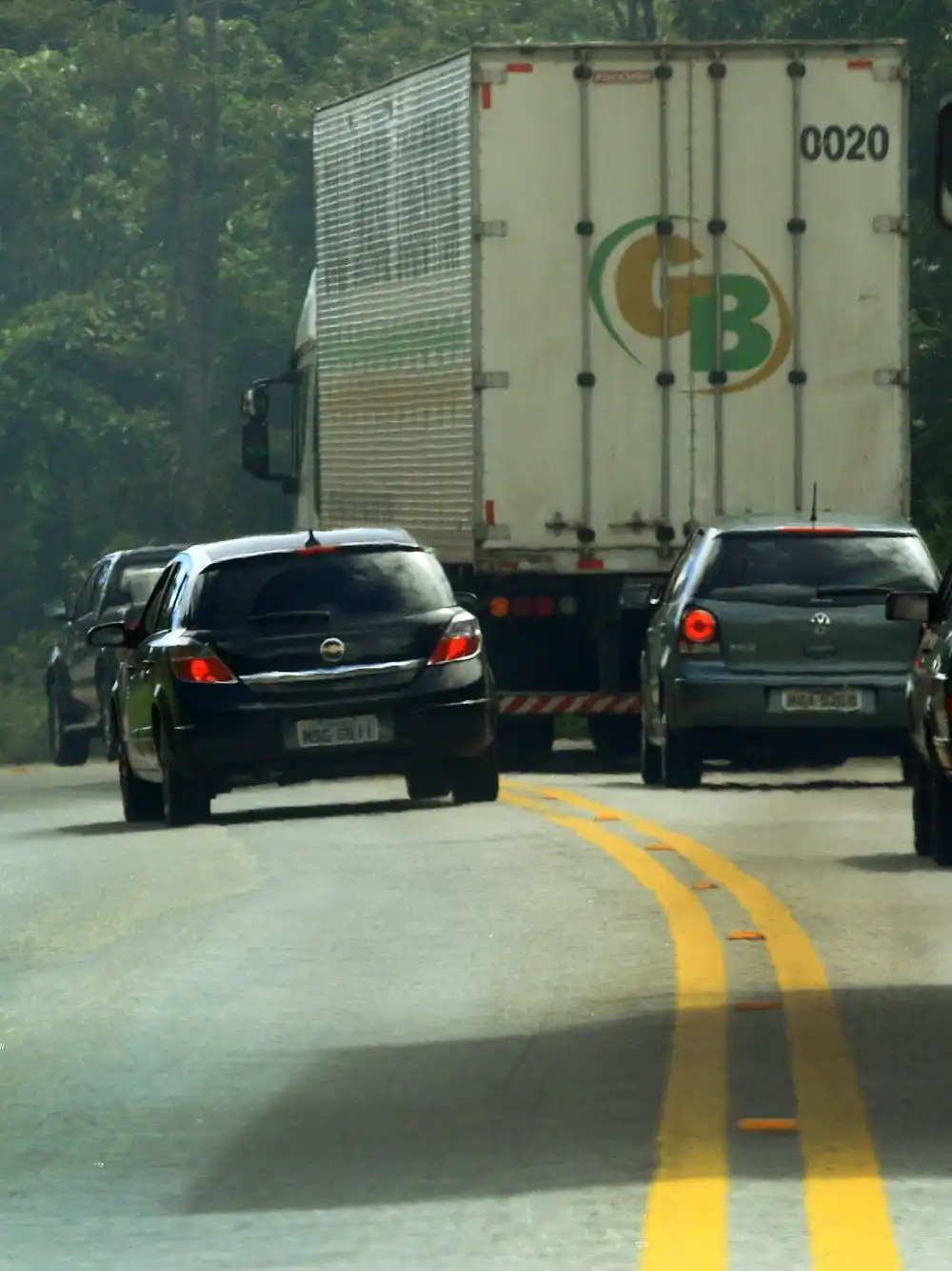 Ultrapassagem proibida é a infração que mais provoca multa ao motorista