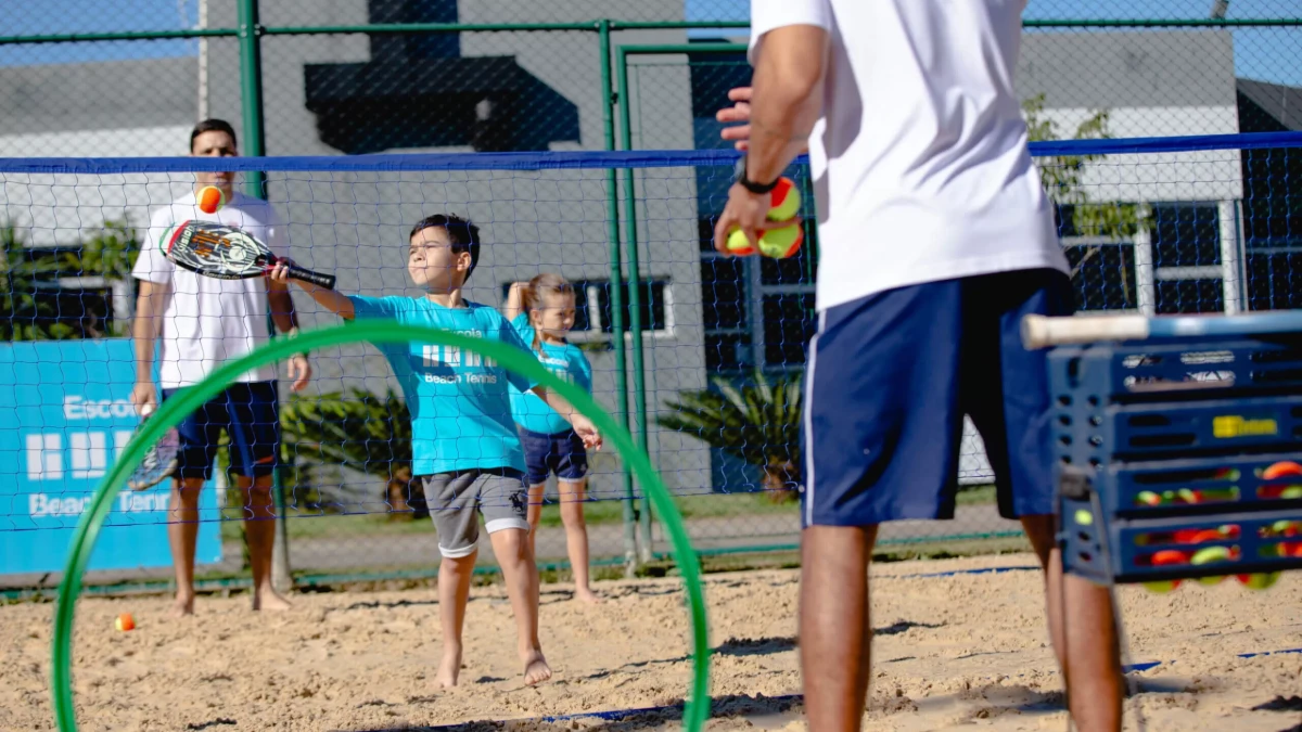 Jacareí oferece vagas gratuitas para aulas de Beach Tennis