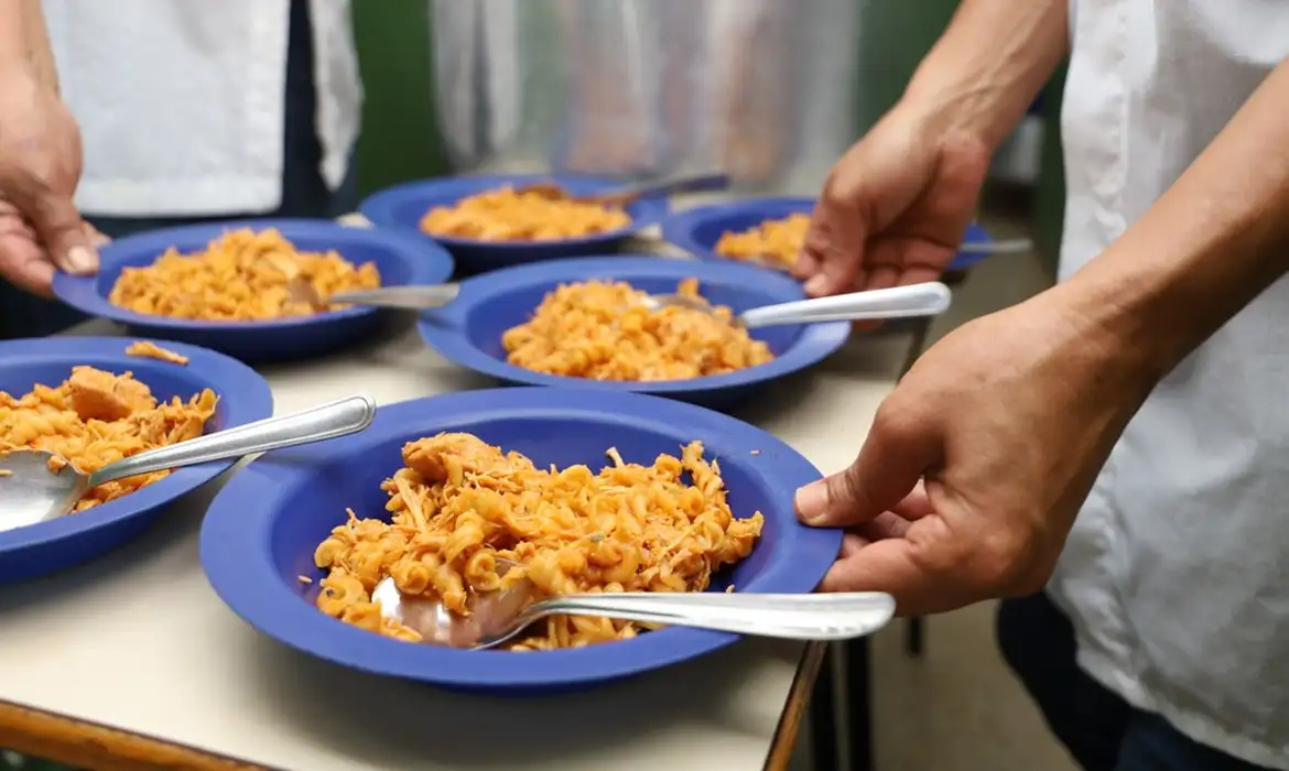 TCE-SP fiscaliza a qualidade da merenda em escolas do Vale do Paraíba