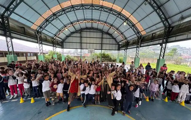 Circo Amarillo Surpreende Mais de Mil Alunos de Escolas Públicas da Região com Espetáculos e Oficinas de Palhaçaria