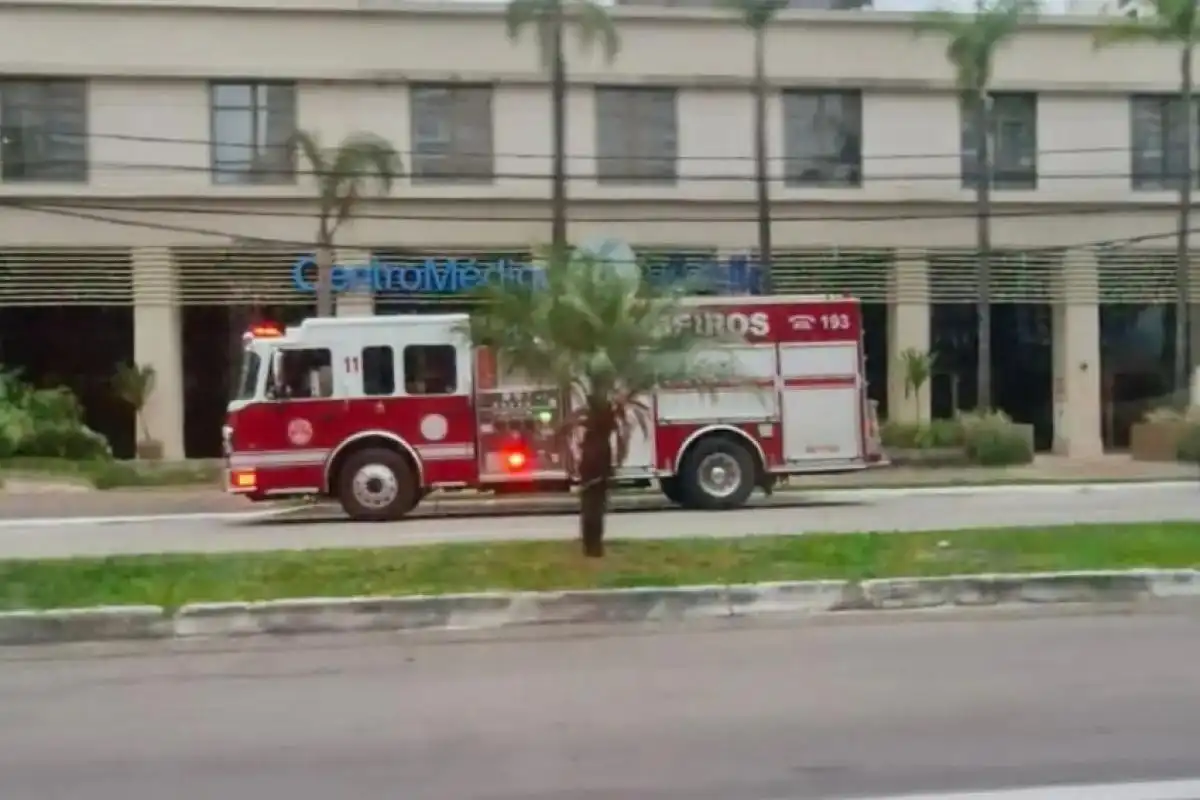 Incêndio causado por decoração de Natal mobiliza bombeiros em clínica de SJC 