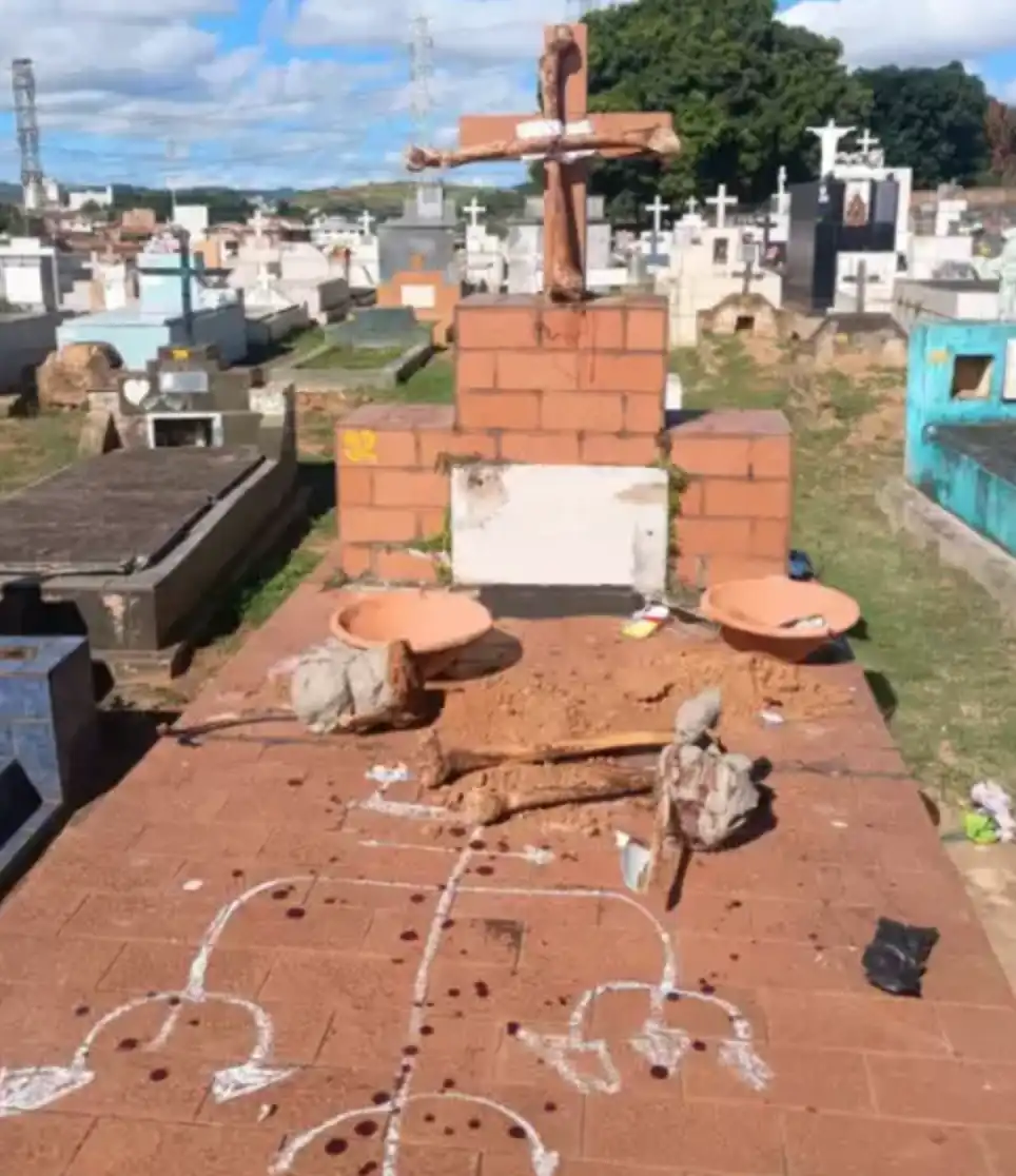 Sepultura do Cemitério Municipal de Taubaté é violada e homem é flagrado com crânio humano 