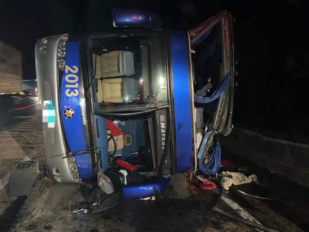 3 vítimas fatais e 21 feridos em acidente de ônibus com destino a Aparecida