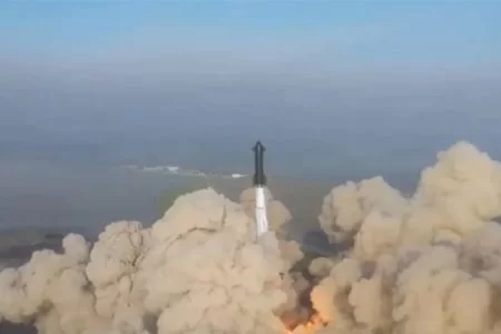 Foguete de Elon Musk explode antes de entrar em órbita