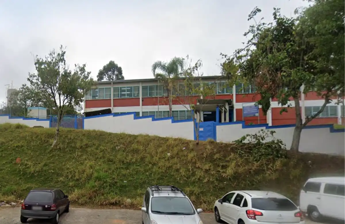 Adolescente de 15 anos é apreendido com arma em escola na Zona Sudeste de São José