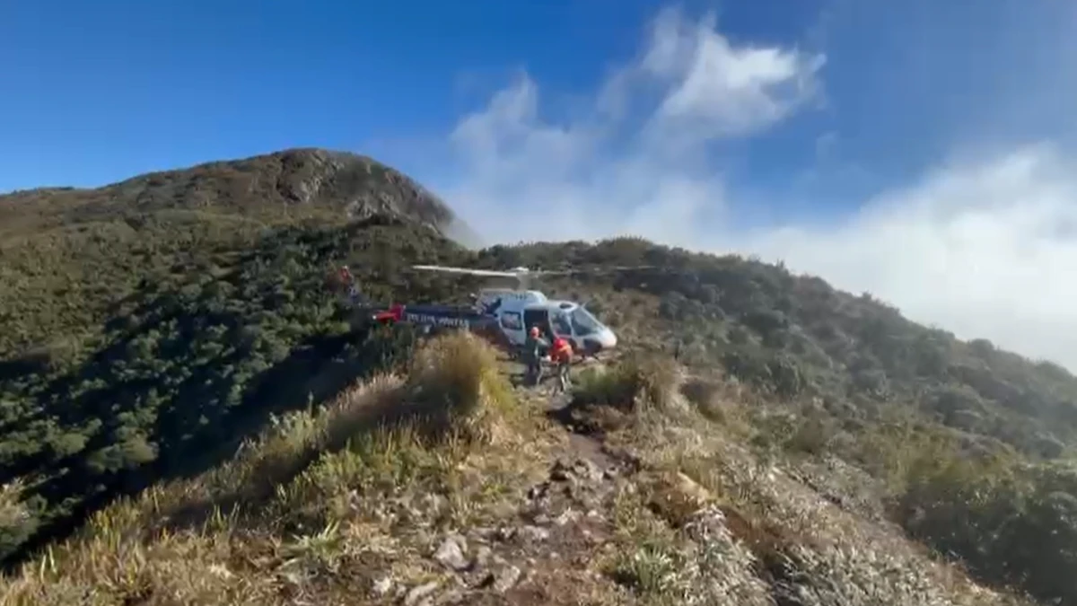 Mulher é resgatada com hipotermia após se perder em trilha em Queluz