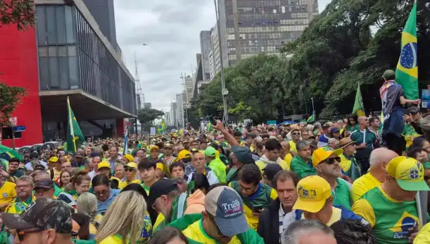Ato com Bolsonaro na Av Paulista pede anistia para condenados do 08 de janeiro  