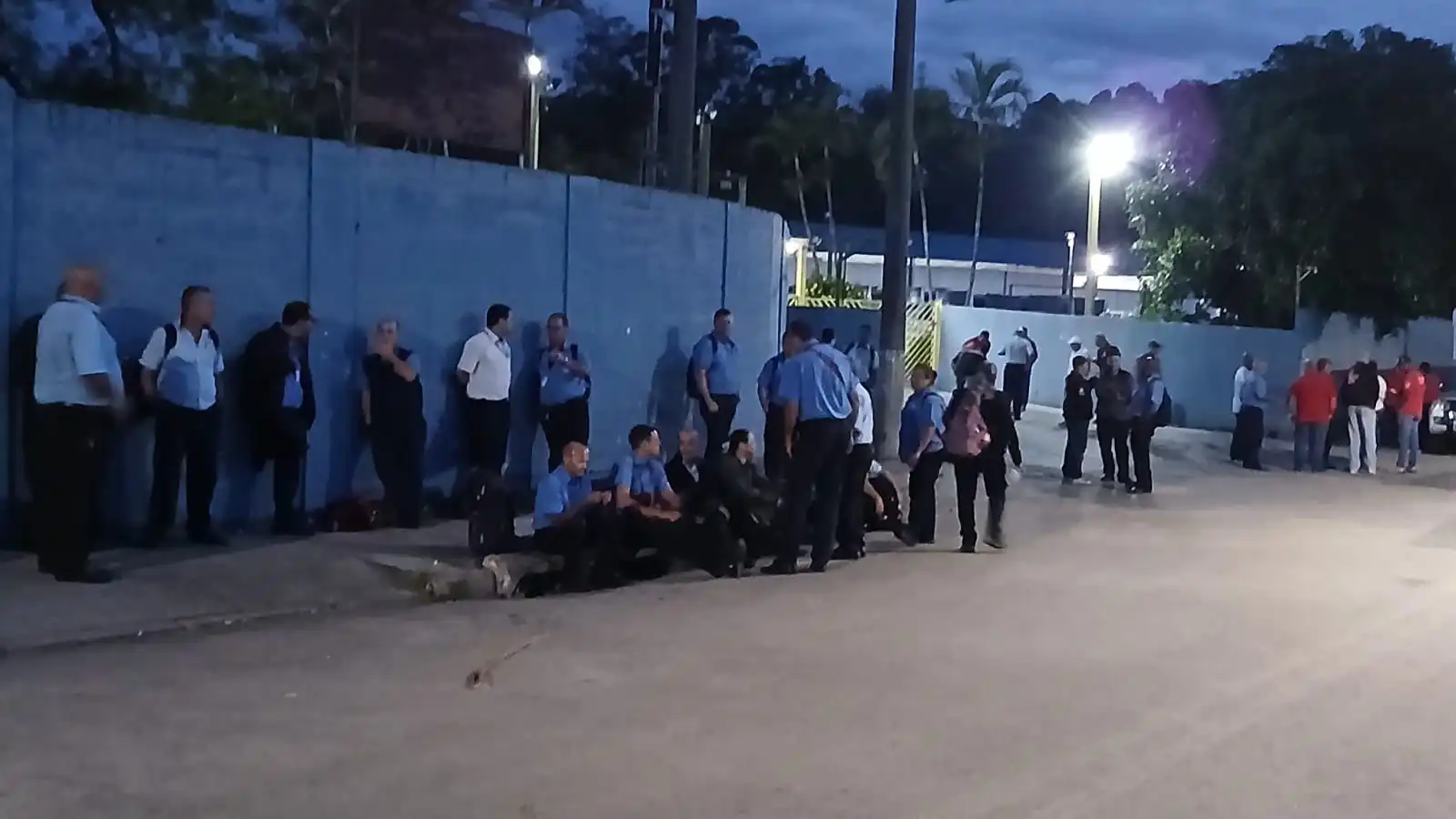 Greve de ônibus paralisa linhas em São José dos Campos e causa transtornos a usuários