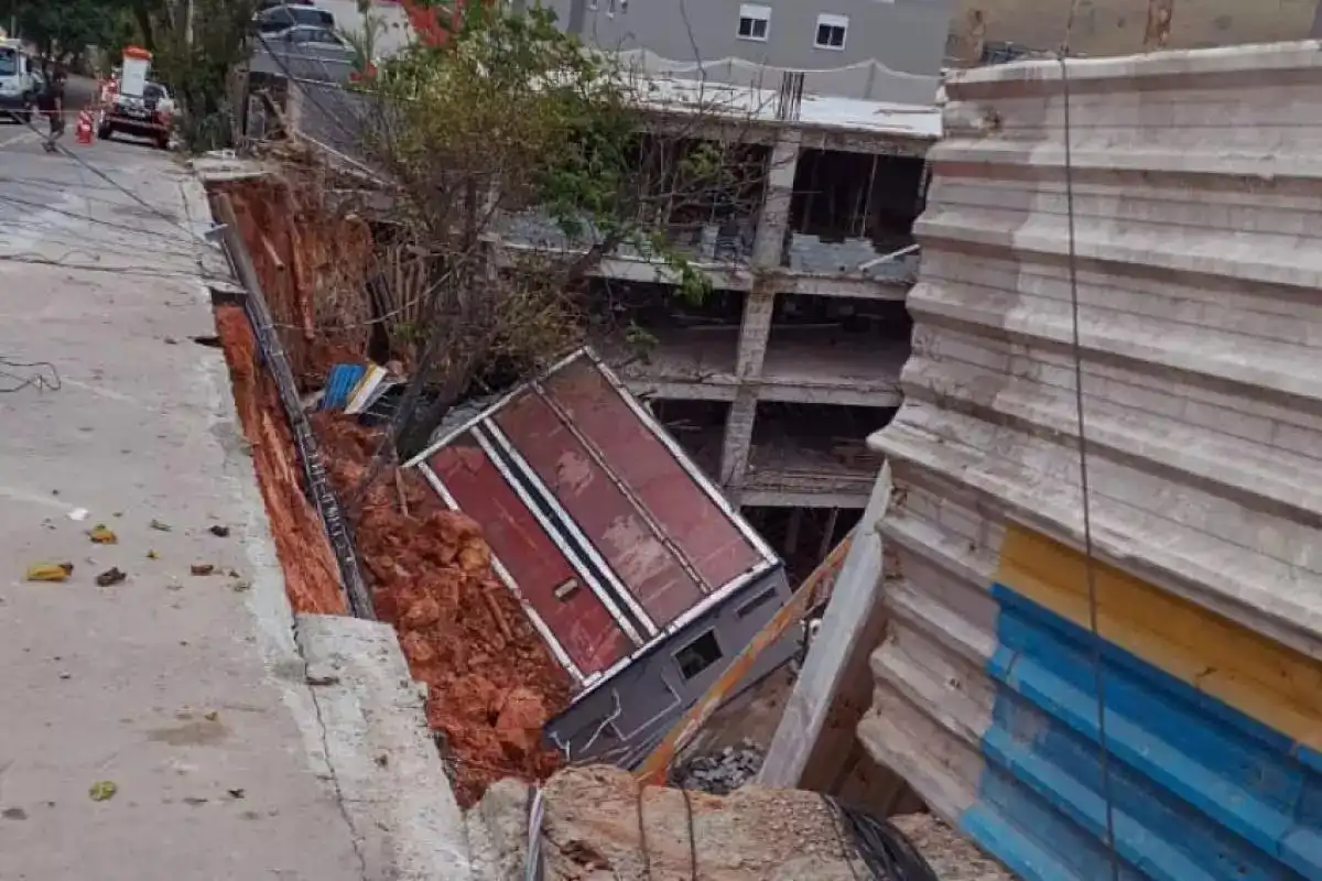 Construtora será multada pela Prefeitura após desabamento de muro