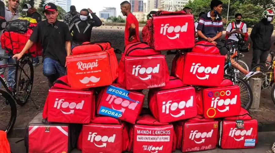 Entregadores em greve desde o início da manhã ainda não receberam retorno das empresas