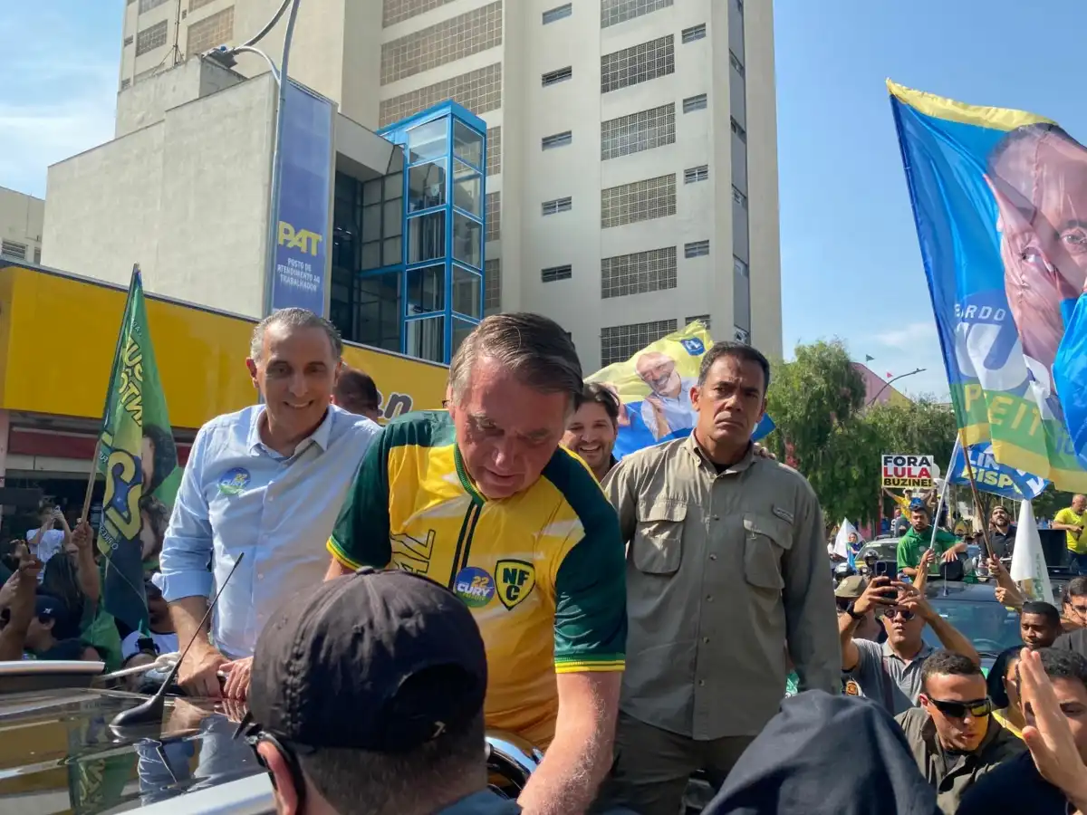 Bolsonaro participa de carreata em apoio a Cury (PL) em São José