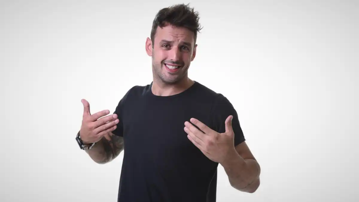 Rodrigo Capella faz stand-up gratuito em Pindamonhangaba