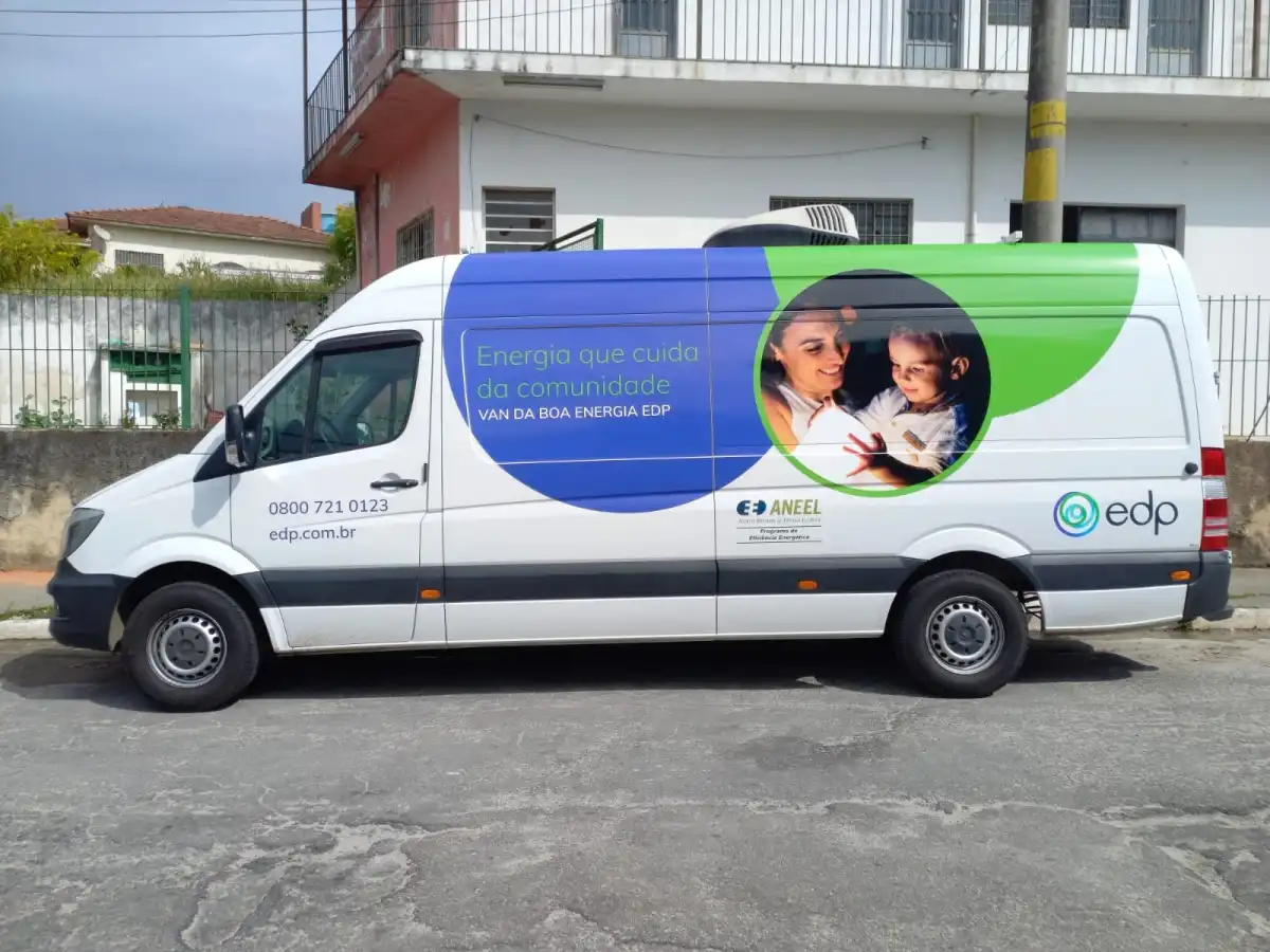 Van da Boa Energia da EDP atende moradores do Pinheirinho até sexta-feira (28)