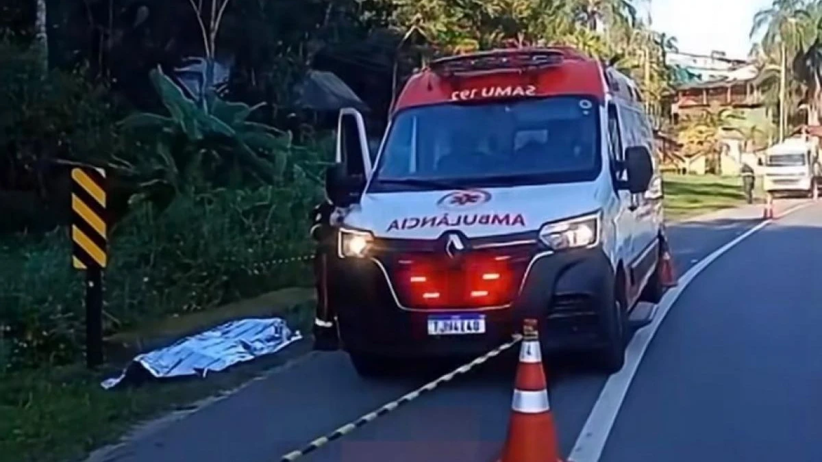 Funcionário da Sabesp morre após cair de moto na Rio-Santos em Ubatuba